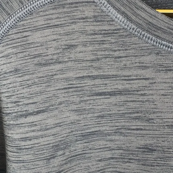 Lululemon Gray Metal Vent Long Sleeve Men's Size M - Picture 4 of 6